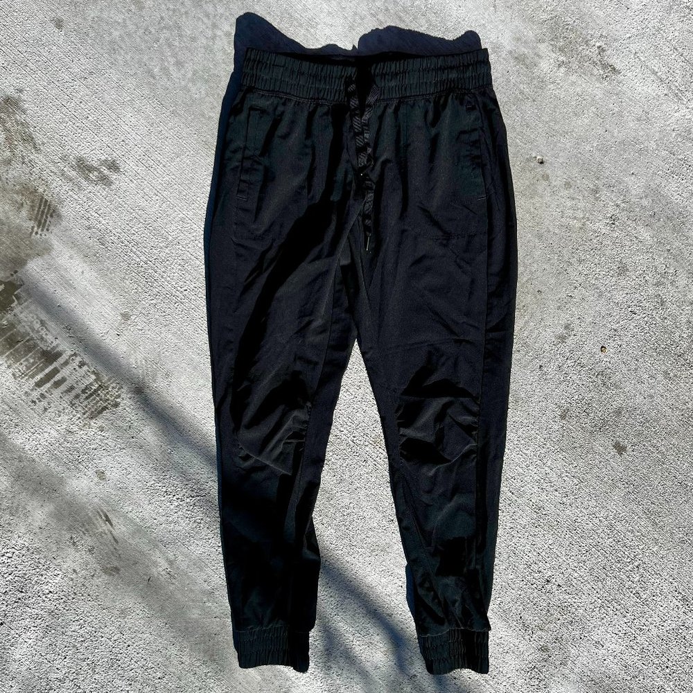 Fabletics Joggers Women's Size Small Casual Active Pants Pockets Black
